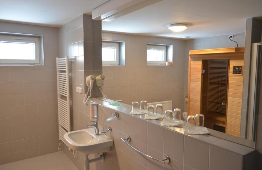 Hotel Ceska Farma Dolni Dvur المظهر الخارجي الصورة